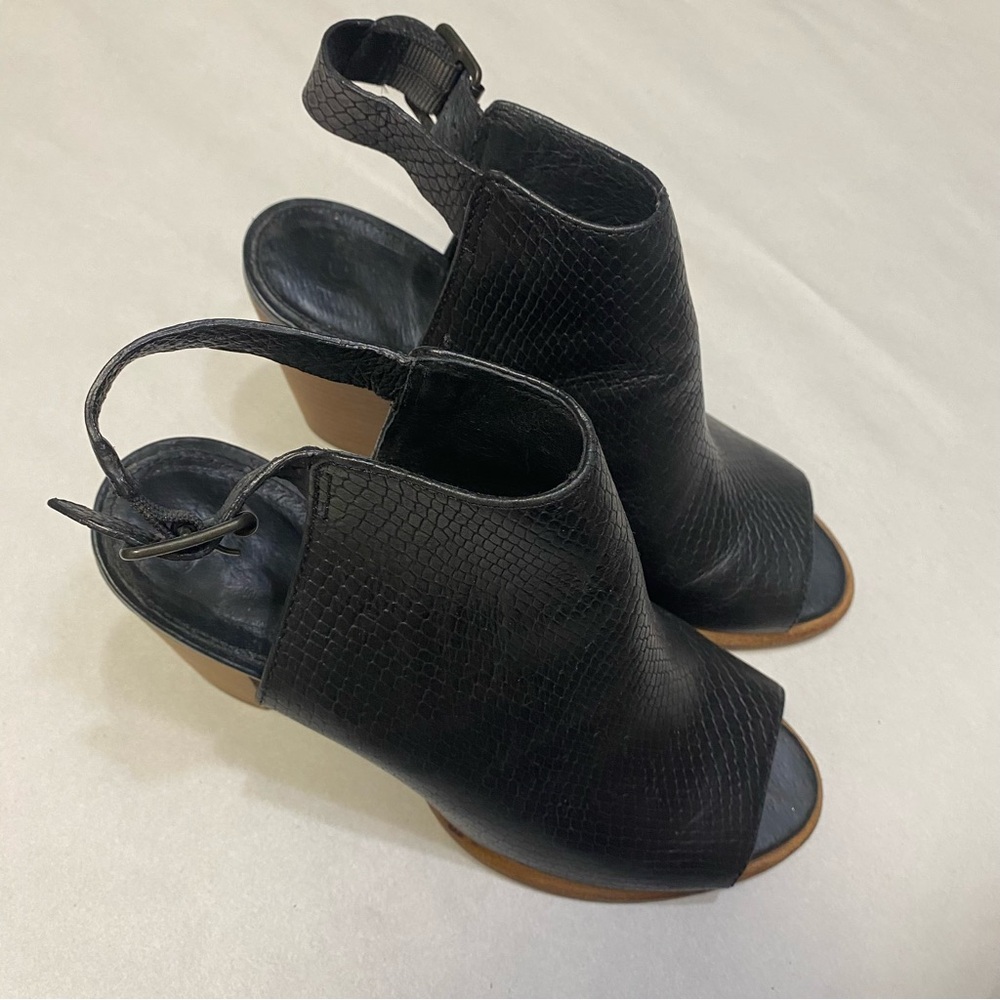UGG Women’s Audrey Exotic Block Heel Sandal Peep Toe Bootie Size 8.5 Leather - Picture 2 of 13